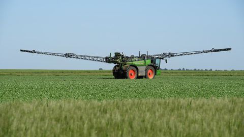 Cette baisse des ventes de produits phytosanitaires entraîne une baisse de la moyenne triennale, souligne le Gouvernement. © PHILIPPE MONTIGNY